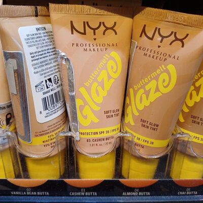 NYX buttermelt Glaze tečni puder 03
