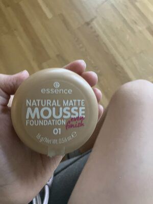essence NATURAL MATTE MOUSSE puder 01