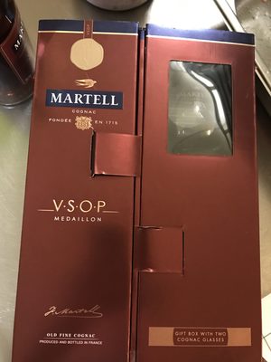 *COGNAC MARTELL VSOP 0.7L + 2 ČAŠE