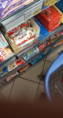 ČOKOLADA MLEČNA PUNJENA KREMOM UKUSA LEŠNIKA I VAFEL PROIZVODOM TRIPLO 50GR SERENATA
