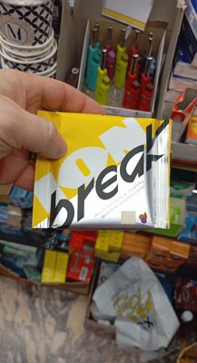 ČOKOLADA BELA SA GROŽĐEM BADEMOM I LEŠNIKOM 85GR BREAK