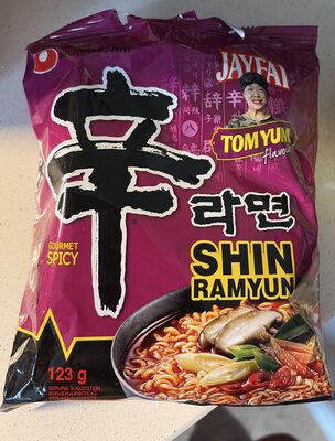 INSTANT NUDLE SA MEŠAVINOM ZAČINA I TOM YUM PASTOM LJUTE 123G NONGSHIM